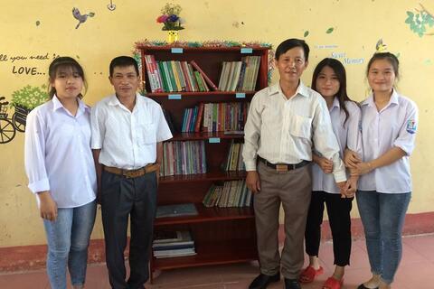 TỦ SÁCH LỚP HỌC - MỘT MÔ HÌNH HAY CỦA THẦY VÀ TRÒ NHÀ TRƯỜNG