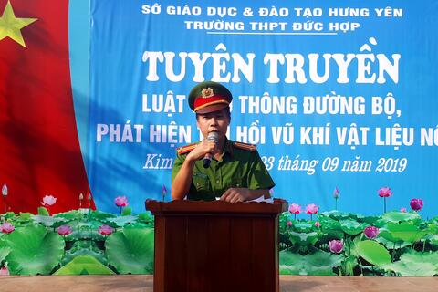 Nhà trường phối hợp cùng Công an huyện Kim động tổ chức tuyên truyền ATGT, phát hiện thu hồi vũ khí vật liệu nổ năm 2019