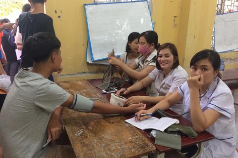 Khám sức khỏe đầu năm cho học sinh