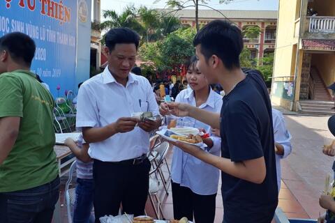 Hội chợ từ thiện năm 2019 của học sinh trường THPT Đức Hợp ủng hộ học sinh vùng lũ lụt tỉnh Thanh Hóa