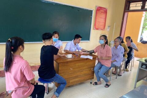 Trường THPT Đức Hợp tổ chức khám sức khỏe đầu năm học 2020-2021 cho Cán bộ, viên chức và học sinh