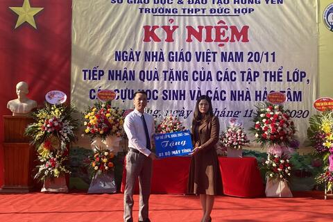 Trường THPT Đức Hợp long trọng tổ chức Kỉ niệm ngày Nhà giáo Việt Nam và tiếp nhận 68 bộ máy tính do cựu học sinh, các tập thể lớp và các nhà hảo tâm trao tặng