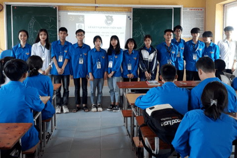 Đoàn trường THPT Đức Hợp tổ chức Lế kết nạp Đoàn viên cho thanh niên tích cực dịp tháng 3 năm 2021