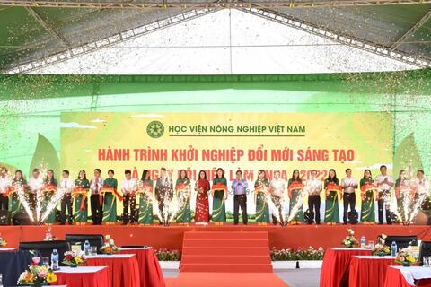 Thủ tướng Chính phủ Phạm Minh Chính dự sự kiện “Hành trình khởi nghiệp đổi mới sáng tạo và Ngày hội việc VNUA - 2022” do Học viện Nông nghiệp Việt Nam tổ chức