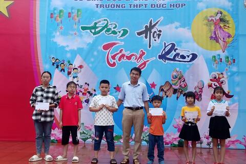 Công đoàn Trường THPT Đức Hợp tổ chức Cuộc thi bày cỗ trung thu 2022 cho HS nhà trường và phát quà Trung thu cho các cháu là con của các thầy,cô giáo