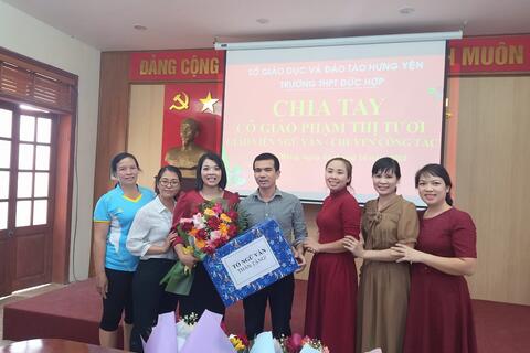 TRƯỜNG THPT ĐỨC HỢP CHIA TAY CÔ GIÁO PHẠM THỊ TƯƠI - GV NGỮ VĂN CHUYỂN CÔNG TÁC