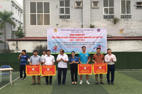ĐỘI BÓNG ĐÁ MINI NAM CÔNG ĐOÀN GIÁO DỤC HUYỆN KIM ĐỘNG GIÀNH CHỨC VÔ ĐỊCH