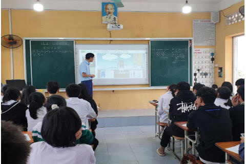 TỔ LÝ – HÓA – CÔNG NGHỆ - TRƯỜNG THPT ĐỨC HỢP TRIỂN KHAI KẾ HOẠCH CHUYÊN MÔN THÁNG 11: DẠY HỌC NCBHMH BÀI “LỰC VÀ GIA TỐC”.