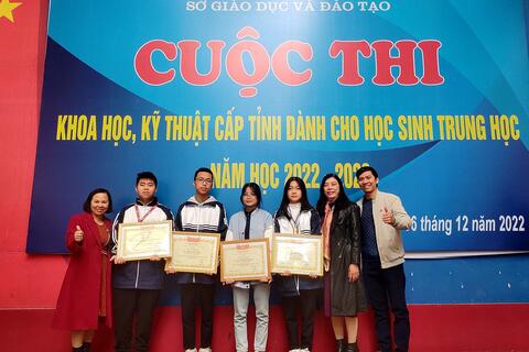 Thầy và trò trường THPT Đức Hợp tích cực tham gia Cuộc thi khoa học kỹ thuật dành cho học sinh trung học năm học 2022 - 2023