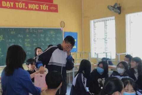 CLB TIẾNG ANH TRƯỜNG THPT ĐỨC HỢP SINH HOẠT THÁNG 12/2022 VỚI CHỦ ĐỀ “TỤ HỌP GIÁNG SINH”