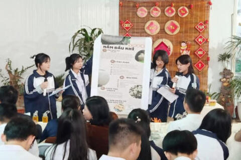 HỌC SINH TRƯỜNG THPT ĐỨC HỢP THAM GIA NGOẠI KHÓA MÔN SINH HỌC TẠI CÔNG TY TNHH DƯỢC LIỆU VIỆT TÚ XÃ PHÚ THỊNH - KIM ĐỘNG - HƯNG YÊN