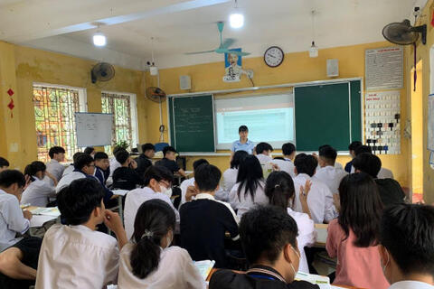 Tổ Ngoại ngữ sinh hoạt chuyên môn theo hướng nghiên cứu BHMH tháng 4/2023