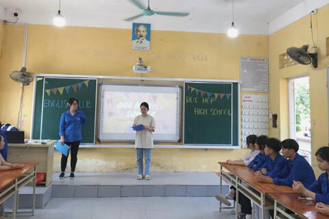 CLB TIẾNG ANH TRƯỜNG THPT ĐỨC HỢP SINH HOẠT THÁNG 5/2023 VỚI CHỦ ĐỀ “MÙA HÈ ĐÁNG NHỚ”