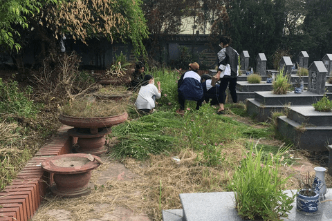 HOẠT ĐỘNG CHĂM SÓC NGHĨA TRANG LIỆT SĨ CỦA TẬP THỂ LỚP 11A7- TRƯỜNG THPT ĐỨC HỢP