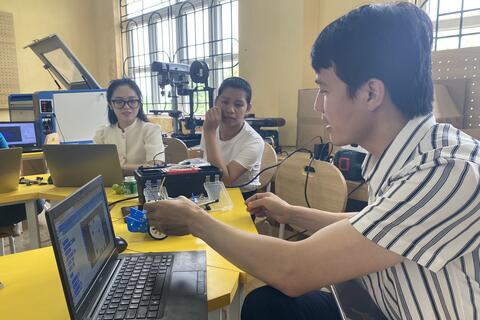 Trường THPT Đức Hợp tổ chức tập huấn sử dụng thiết bị dạy học STEM cho giáo viên năm học 2023-2024