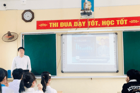 TỔ SỬ - ĐỊA – GDKT&PL SINH HOẠT TỔ, NHÓM CHUYÊN MÔN THEO HƯỚNG NGHIÊN CỨU BÀI HỌC, MÔN HỌC THÁNG 10 NĂM 2023