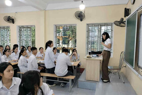TỔ KHOA HỌC TỰ NHIÊN - TRƯỜNG THPT ĐỨC HỢP TRIỂN KHAI KẾ HOẠCH CHUYÊN MÔN THÁNG 9/2024: DẠY HỌC STEM CHỦ ĐỀ “CHUYỂN HÓA CHẤT BÉO THÀNH XÀ PHÒNG”.