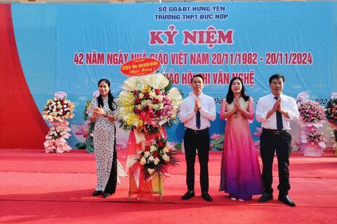 TRƯỜNG THPT ĐỨC HỢP LONG TRỌNG TỔ CHỨC KỶ NIỆM 42 NĂM NGÀY NHÀ GIÁO VIỆT NAM