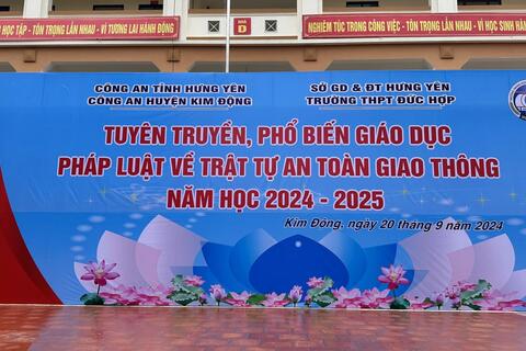 Trường THPT Đức Hợp phối hợp với Công an huyện Kim Động tổ chức tuyển truyền, phổ biến, giáo dục pháp luật về An toàn giao thông cho các em học sinh năm học 2024-2025.