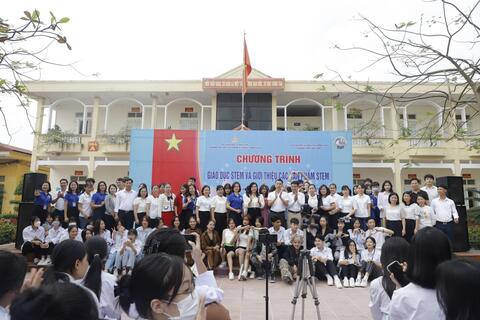 Trường THPT Đức Hợp phối hợp với trường ĐH Sư phạm kỹ thuật Hưng Yên tổ chức Chương trình giáo dục STEM và giới thiệu các sản phẩm STEM