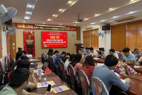 Chi bộ trường THPT Đức Hợp tổ chức chi tay đồng chí Trần Thanh Vân chuyển công tác về Sở GDĐT Hưng Yên