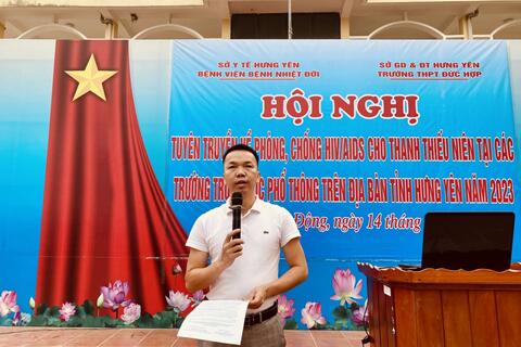 TRƯỜNG THPT ĐỨC HỢP PHỐI HỢP VỚI BỆNH VIỆN NHIỆT ĐỚI TỈNH HƯNG YÊN TỔ CHỨC TUYÊN TRUYỀN , PHÒNG CHỐNG HIV/AIDS CHO HỌC SINH
