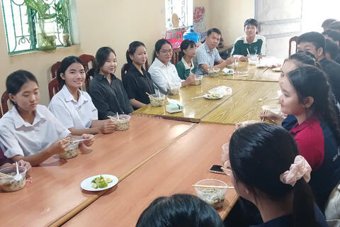 ĂN SÁNG CÙNG THẦY HIỆU TRƯỞNG - HOẠT ĐỘNG Ý NGHĨA VÀ NHÂN VĂN CỦA TRƯỜNG THPT ĐỨC HỢP