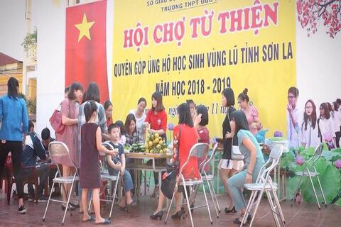HỘI CHỢ TỪ THIỆN CỦA THẦY VÀ TRÒ NHÀ TRƯỜNG