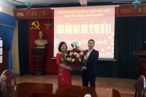 Công đoàn Trường THPT Đức Hợp chúc mừng ngày 08/3 trong trạng thái mới phù hợp với công tác phòng, chống dịch Covid-19