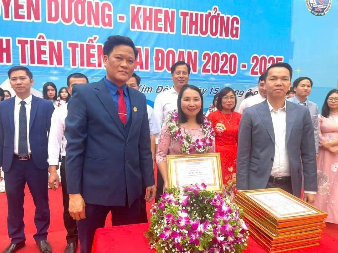 TUYÊN DƯƠNG-KHEN THƯỞNG ĐIỂN HINH TIÊN TIẾN GIAI ĐOẠN 2020-2025