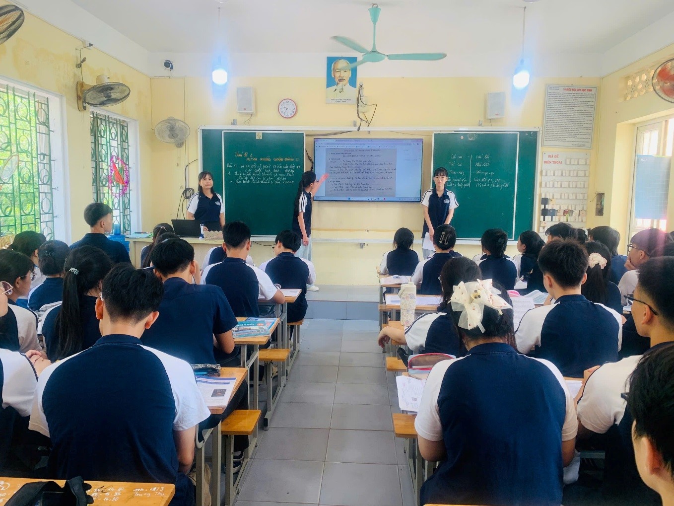 TỔ KHOA HỌC XÃ HỘI SINH HOẠT CHUYÊN MÔN THEO HƯỚNG NGHIÊN CỨU BÀI HỌC MÔN HỌC THÁNG 9 NĂM 2026
