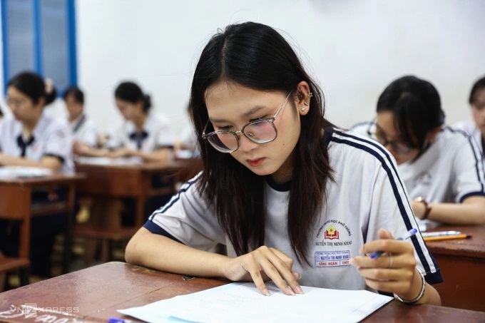 Bộ Giáo dục dự kiến bỏ xét riêng học bạ, giảm 1,5 điểm cộng IELTS