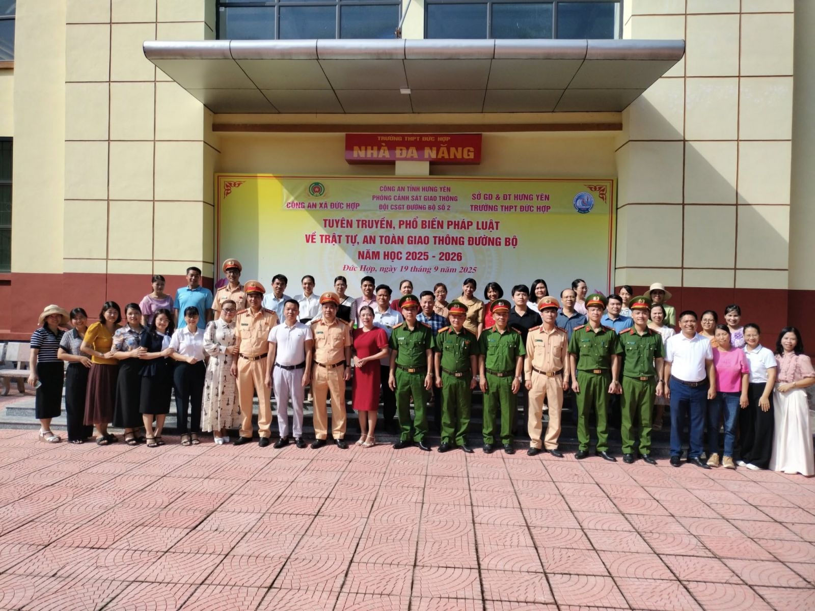 TRƯỜNG THPT ĐỨC HỢP TỔ CHỨC TUYÊN TRUYỀN, PHỔ BIẾN PHÁP LUẬT VỀ TRẬT TỰ, AN TOÀN GIAO THÔNG ĐƯỜNG BỘ NĂM HỌC 2025 – 2026