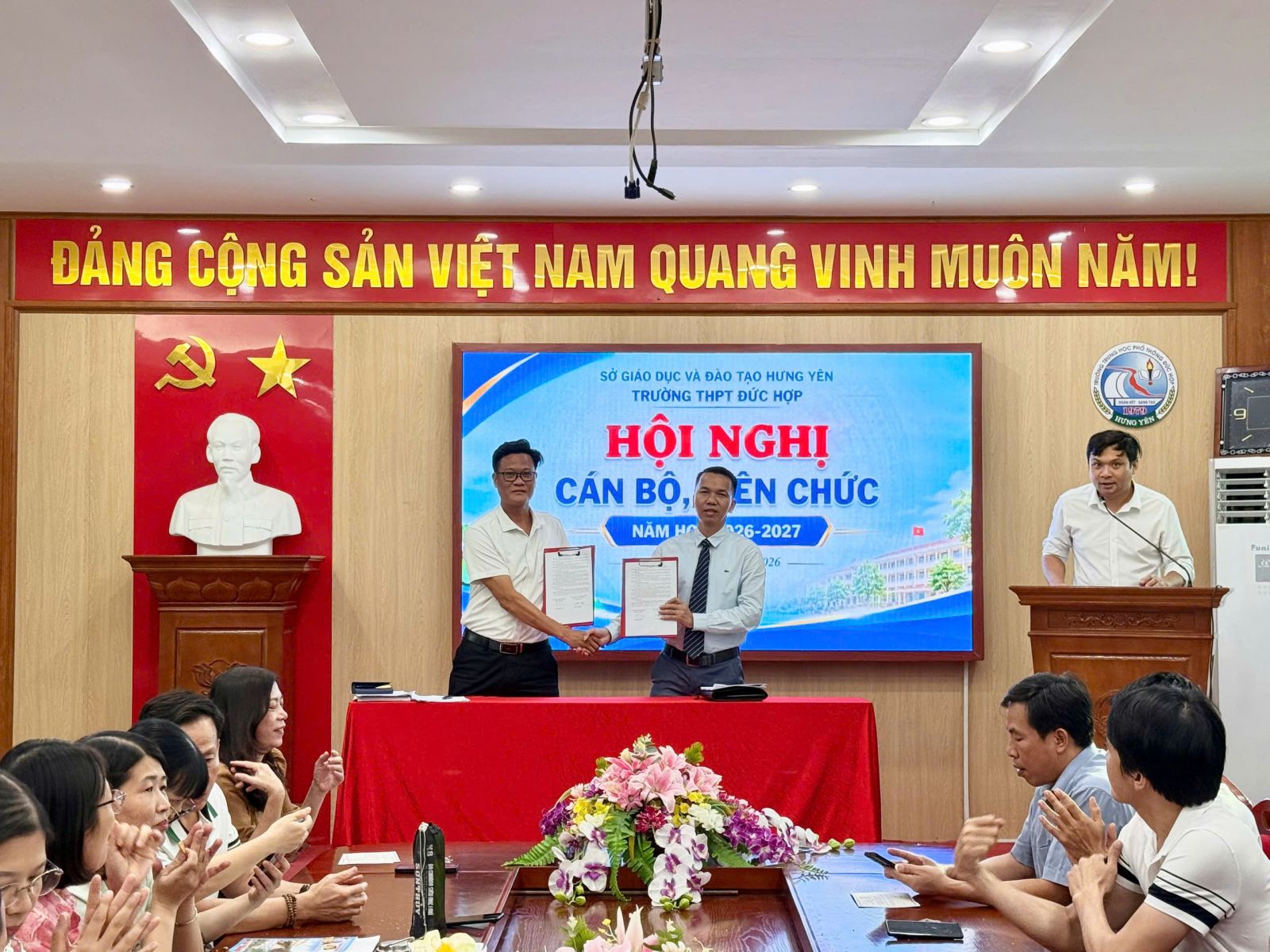 <a href='https://thptduchop.hungyen.edu.vn/tin-tuc/hoi-nghi-can-bo-vien-chuc-nam-hoc-20262027-thpt-duc-hop-doan-ket-trach-nhiem-doi-moi-huong-toi-nang-cao-chat-luong-giao-duc.html'>HỘI NGHỊ CÁN BỘ, VIÊN CHỨC NĂM HỌC 2026–2027 THPT Đức Hợp: Đoàn kết, trách nhiệm, đổi mới, hướng tới nâng cao chất lượng giáo dục</a>