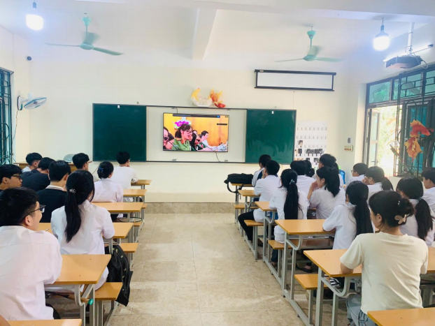 HỌC SINH TRƯỜNG THPT ĐỨC HỢP CHỦ ĐỘNG TIẾP CẬN CHUYỂN ĐỔI SỐ VÀ AN NINH MẠNG TRONG KỈ NGUYÊN 4.0