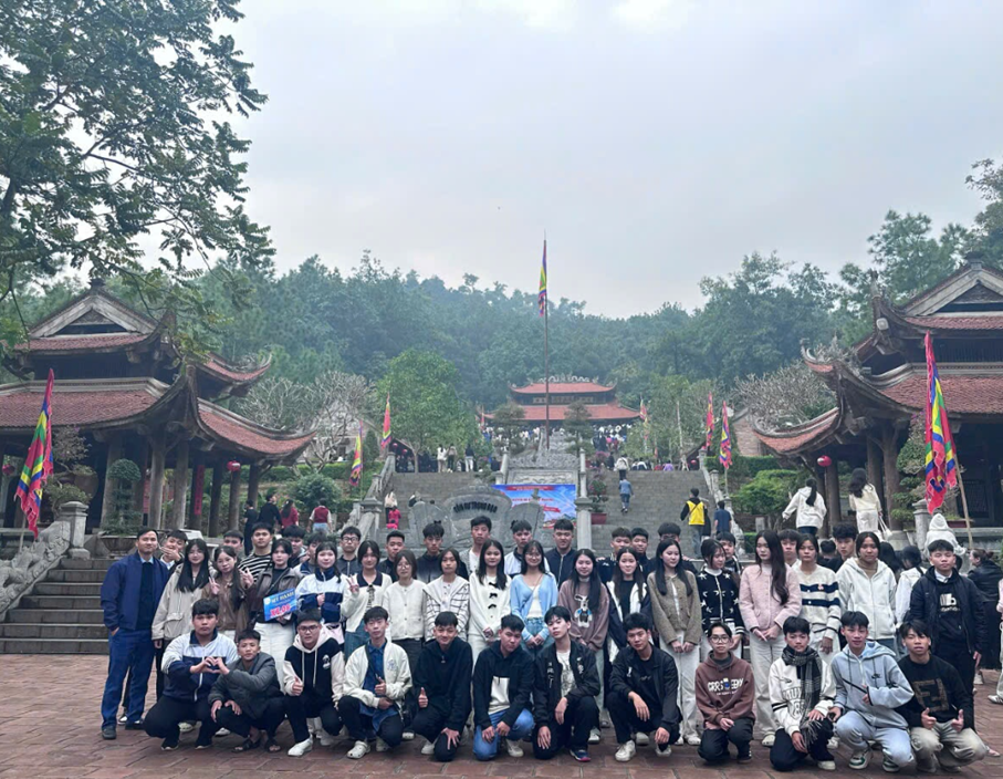 HOẠT ĐỘNG TRẢI NGHIỆM CỦA HỌC SINH KHỐI 10, 11 TRƯỜNG THPT ĐỨC HỢP TẠI HẢI PHÒNG