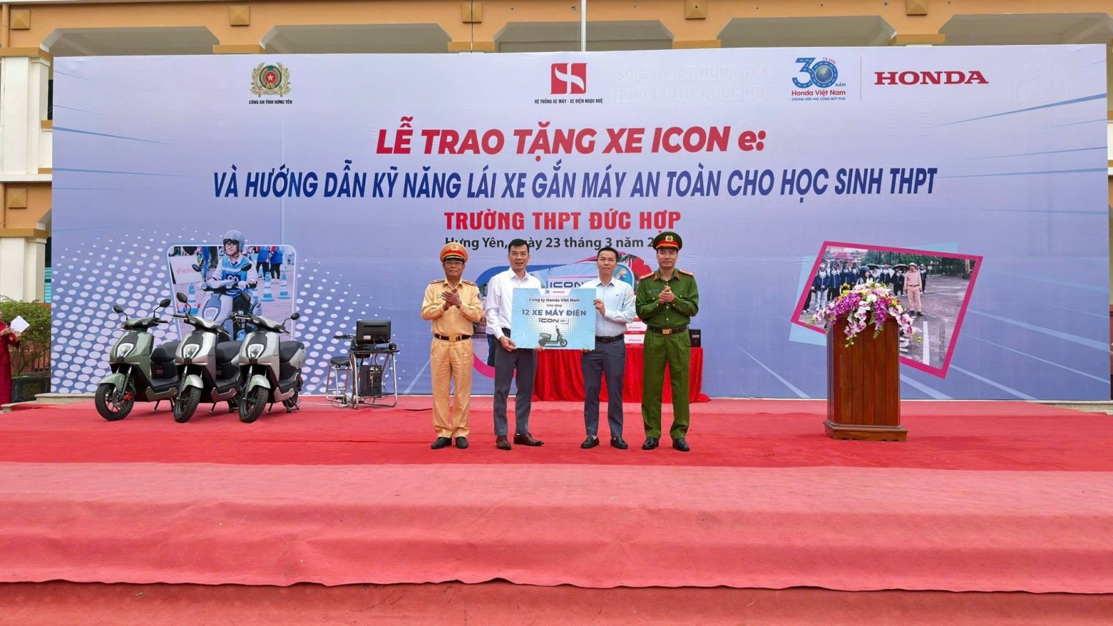 <a href='https://thptduchop.hungyen.edu.vn/tin-tuc/le-trao-tang-xe-icon-e-va-tap-huan-ky-nang-lai-xe-gan-may-an-toan-cho-hoc-sinh.html'>LỄ TRAO TẶNG XE ICON e VÀ TẬP HUẤN KỸ NĂNG LÁI XE GẮN MÁY AN TOÀN CHO HỌC SINH”</a>