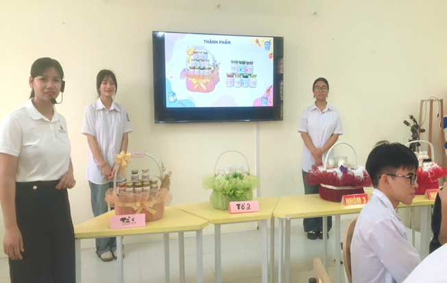 <a href='https://thptduchop.hungyen.edu.vn/tin-tuc/to-khtn-day-stem-thang-42026-chu-de-stem-quy-trinh-lam-sua-chua.html'>TỔ KHTN DẠY STEM THÁNG 4/2026 “CHỦ ĐỀ STEM - QUY TRÌNH LÀM SỮA CHUA”.</a>