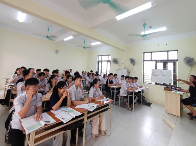 <a href='https://thptduchop.hungyen.edu.vn/tin-tuc/to-ngu-van-gdtc-qpan-sinh-hoat-chuyen-mon-bhmh-thang-4-nam-2026.html'>TỔ NGỮ VĂN-GDTC-QPAN SINH HOẠT CHUYÊN MÔN BHMH THÁNG 4 NĂM 2026</a>