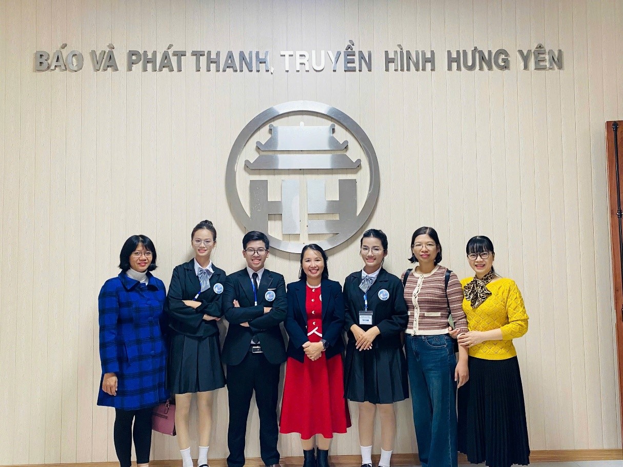 ĐỘI TUYỂN TRANH BIỆN TRƯỜNG THPT ĐỨC HỢP XUẤT SẮC ĐẠT GIẢI NHÌ BẢNG B CUỘC THI HÙNG BIỆN TIẾNG ANH CẤP TỈNH NĂM 2025