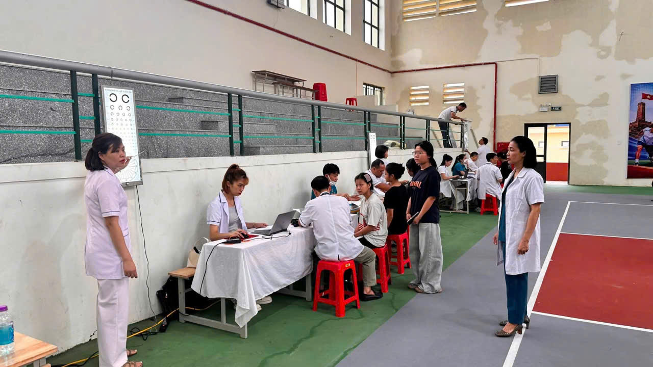 <a href='https://thptduchop.hungyen.edu.vn/tin-tuc/soi-noi-chuong-trinh-kham-suc-khoe-hoc-sinh-dau-nam-hoc-2026-2027.html'>SÔI NỔI CHƯƠNG TRÌNH KHÁM SỨC KHỎE HỌC SINH ĐẦU NĂM HỌC 2026 – 2027</a>