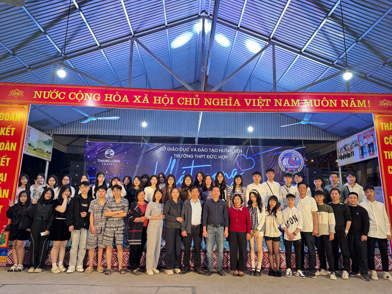 TRẢI NGHIỆM ĐÁNG NHỚ CỦA HỌC SINH KHỐI 12 TẠI BẢN LÁC, MAI CHÂU, HÒA BÌNH