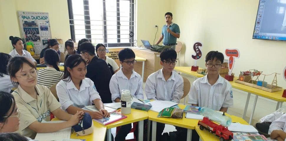 TỔ KHOA HỌC TỰ NHIÊN - TRƯỜNG THPT ĐỨC HỢP TRIỂN KHAI KẾ HOẠCH CHUYÊN MÔN THÁNG 10/2025: “CHẾ TẠO Ô TÔ PHẢN LỰC”.