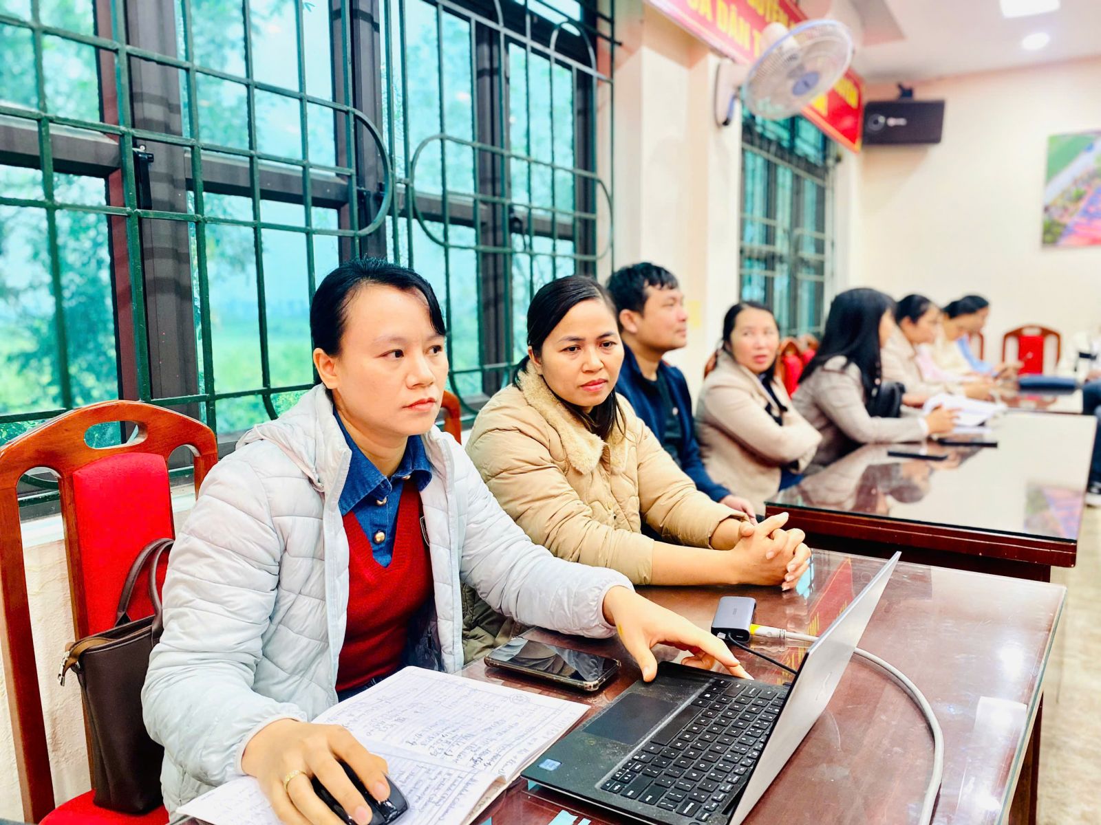 GIÁO VIÊN TỔ TOÁN – TIN TẬP HUẤN ỨNG DỤNG AI VÀ CHUẨN NĂNG LỰC SỐ CHO GIÁO VIÊN TOÀN TRƯỜNG